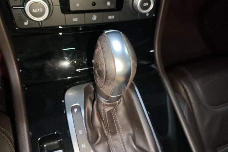 Used Volkswagen Touareg 2015 3.0 TSI Standard Model Gear Lever