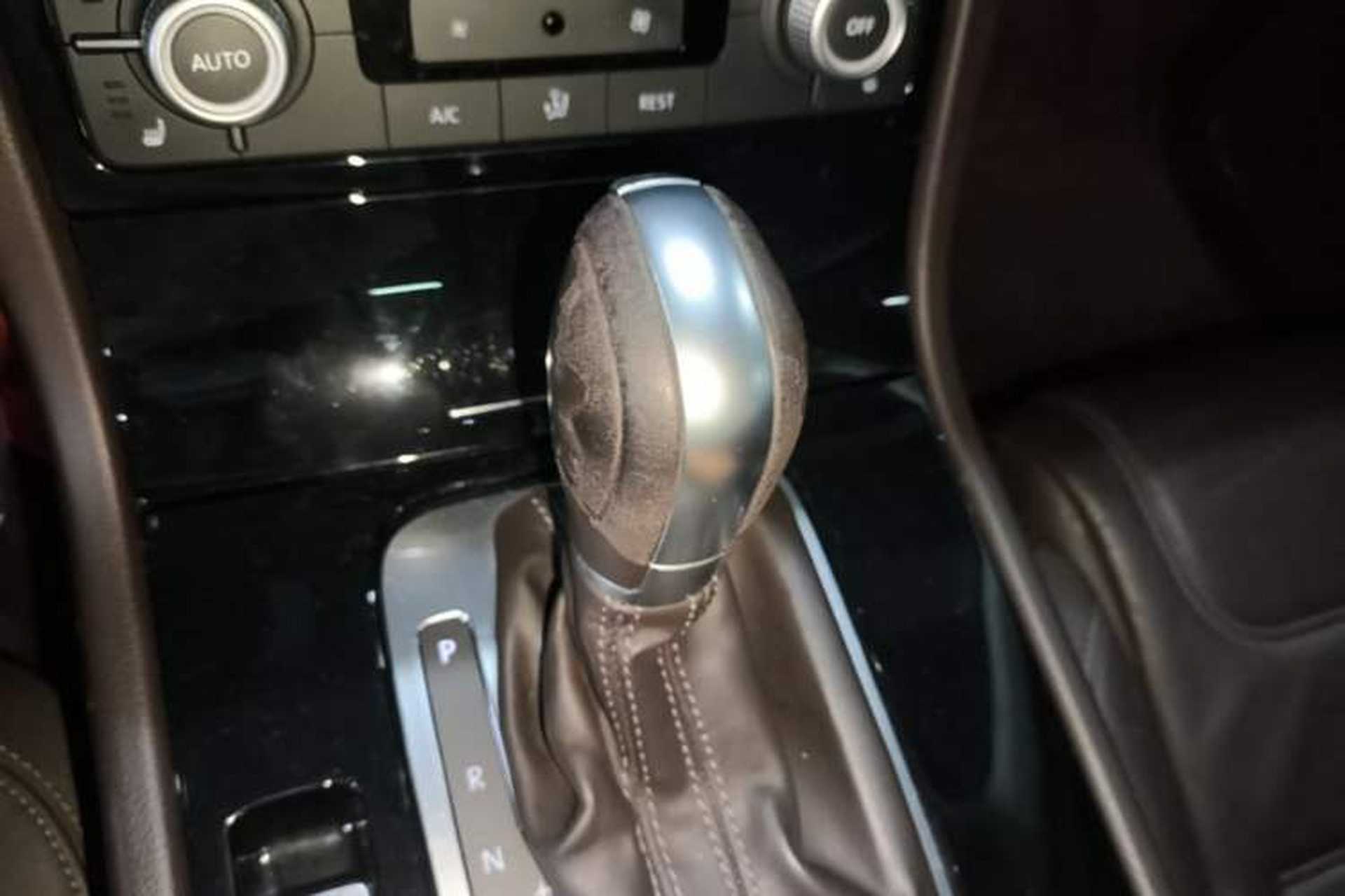 Used Volkswagen Touareg 2015 3.0 TSI Standard Model Gear Lever