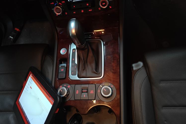 Used Volkswagen Touareg 2015 3.0 TSI High-End Model Gear Lever