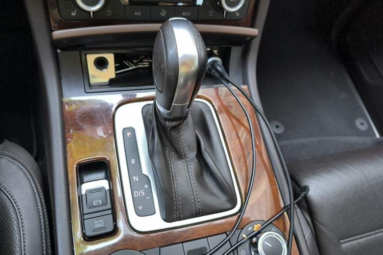 Used Volkswagen Touareg 2015 3.0 TSI Audacious Limited Edition Gear Lever