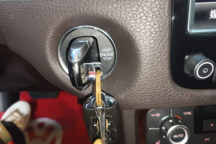 Used Volkswagen Touareg 2015 3.0 TSI High-End Model Interior 1
