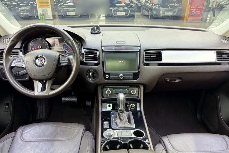 Used Volkswagen Touareg 2015 3.0 TSI Standard Model Interior 1