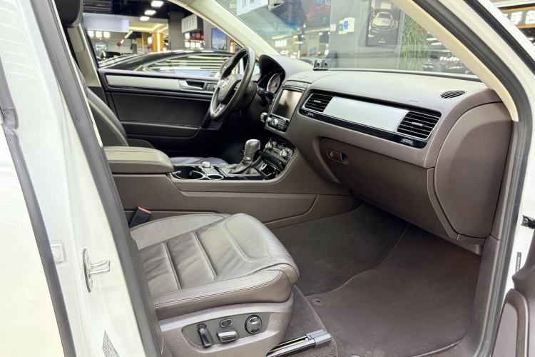 Used Volkswagen Touareg 2015 3.0 TSI Standard Model Interior 10