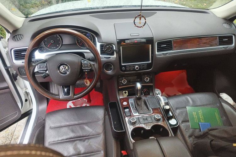 Used Volkswagen Touareg 2015 3.0 TSI High-End Model Interior 2