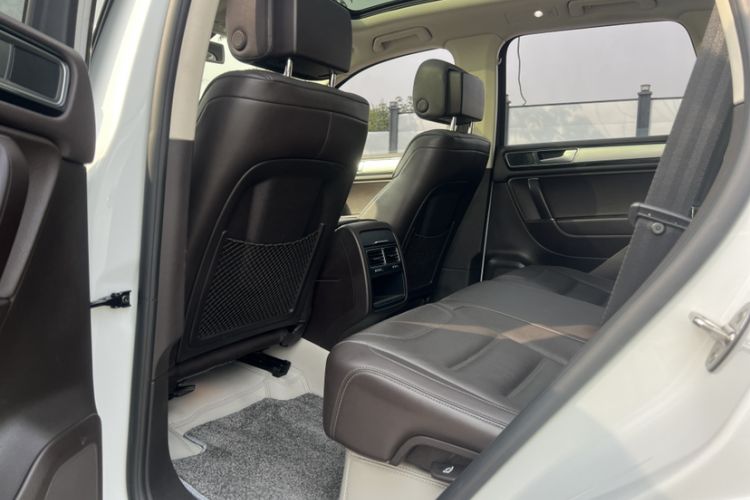 Used Volkswagen Touareg 2015 3.0 TSI Standard Model Interior 2