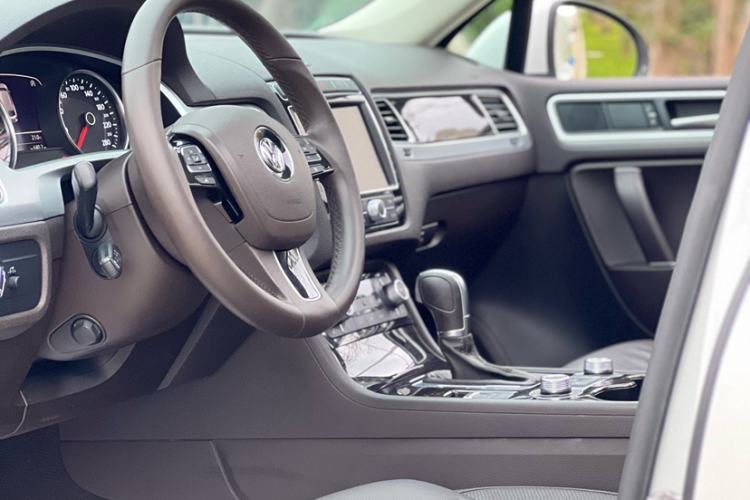 Used Volkswagen Touareg 2015 3.0 TSI High-End Model Interior 2
