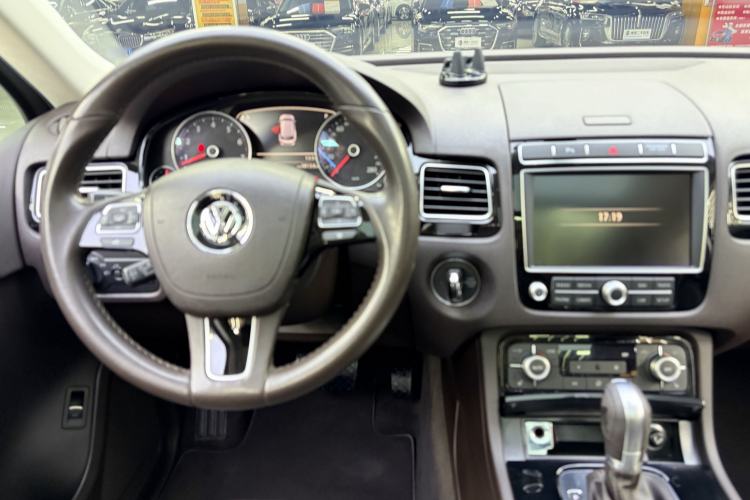 Used Volkswagen Touareg 2015 3.0 TSI Standard Model Interior 2