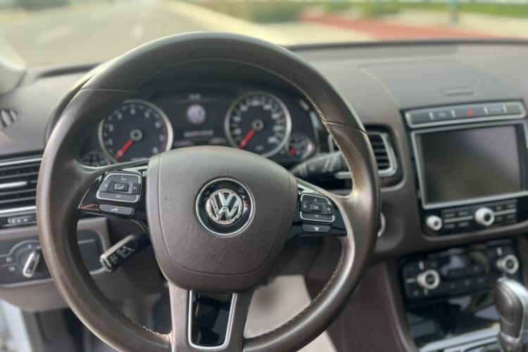 Used Volkswagen Touareg 2015 3.0 TSI Standard Model Interior 3
