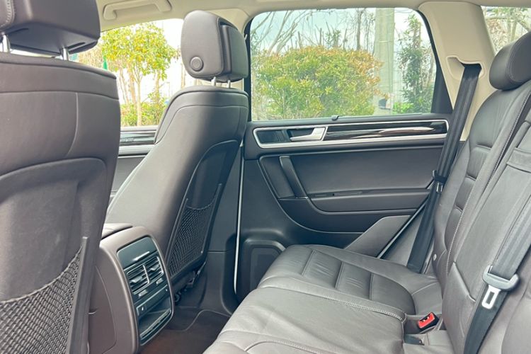 Used Volkswagen Touareg 2015 3.0 TSI High-End Model Interior 3