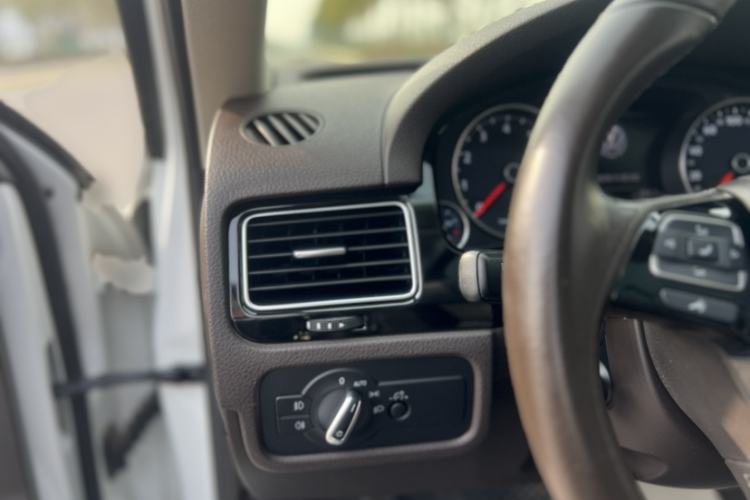 Used Volkswagen Touareg 2015 3.0 TSI Standard Model Interior 4