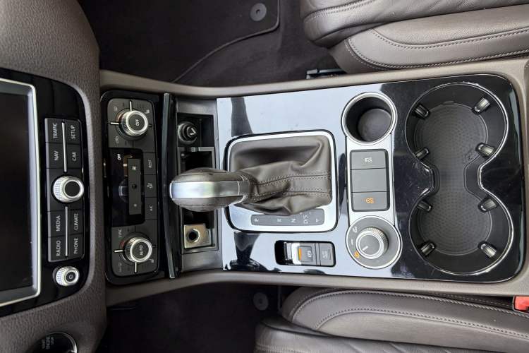 Used Volkswagen Touareg 2015 3.0 TSI Standard Model Interior 5