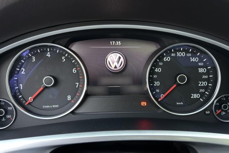Used Volkswagen Touareg 2015 3.0 TSI High-End Model Interior 8