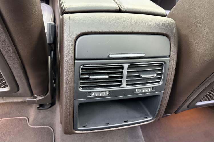 Used Volkswagen Touareg 2015 3.0 TSI Standard Model Interior 9