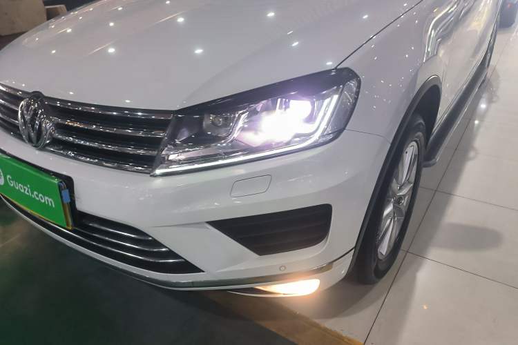 Used Volkswagen Touareg 2015 3.0 TSI Standard Model Left Front Headlight