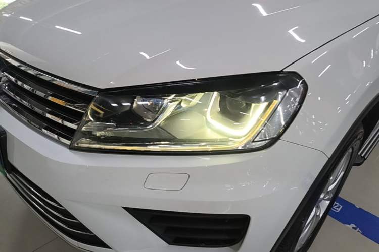 Used Volkswagen Touareg 2015 3.0 TSI Standard Model Left Front Headlight