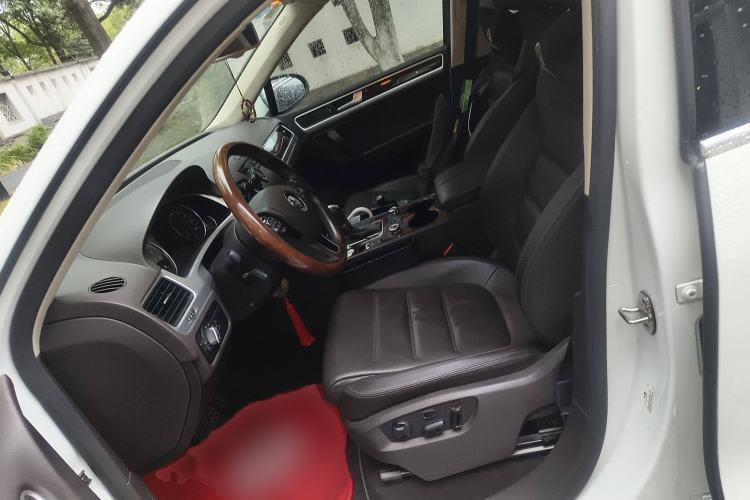Used Volkswagen Touareg 2015 3.0 TSI High-End Model Left Front Seat