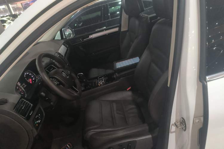 Used Volkswagen Touareg 2015 3.0 TSI Standard Model Left Front Seat