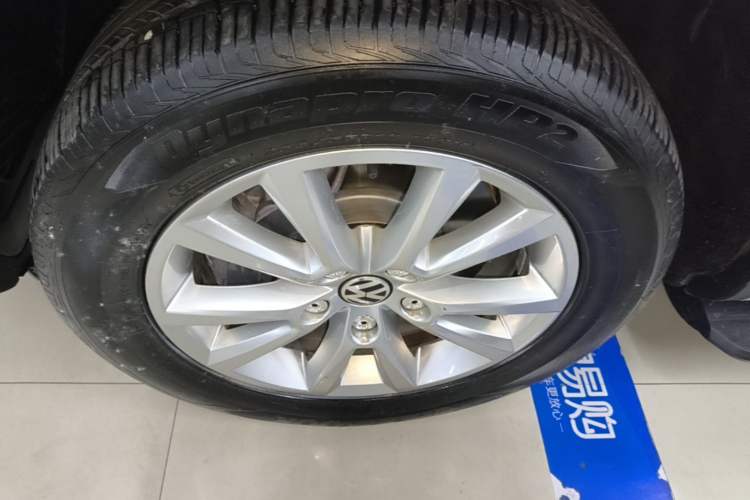 Used Volkswagen Touareg 2015 3.0 TSI Standard Model Left Front Wheel Hub