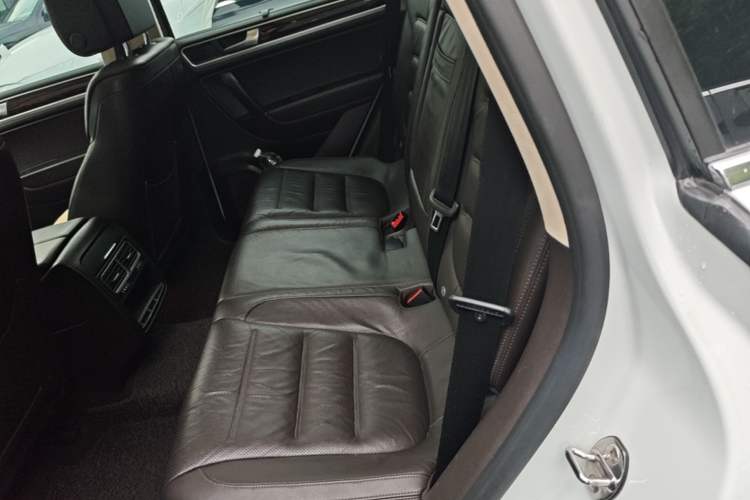 Used Volkswagen Touareg 2015 3.0 TSI Comfort Model Left Rear Seat