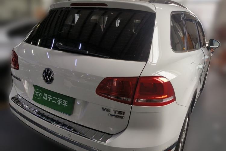 Used Volkswagen Touareg 2015 3.0 TSI Standard Model Rear Right 45 Deg