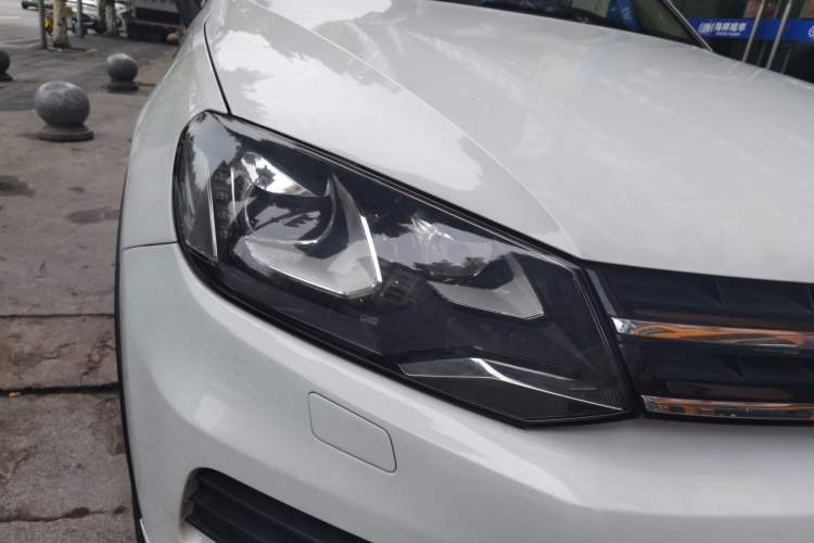 Used Volkswagen Touareg 2015 3.0 TSI Audacious Limited Edition Right Front Headlight