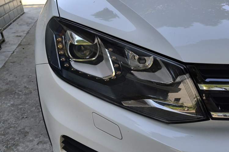 Used Volkswagen Touareg 2015 3.0 TSI Audacious Limited Edition Right Front Headlight