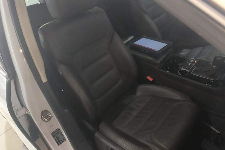 Used Volkswagen Touareg 2015 3.0 TSI Standard Model Right Front Seat