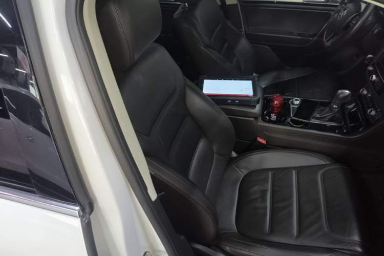 Used Volkswagen Touareg 2015 3.0 TSI Standard Model Right Front Seat
