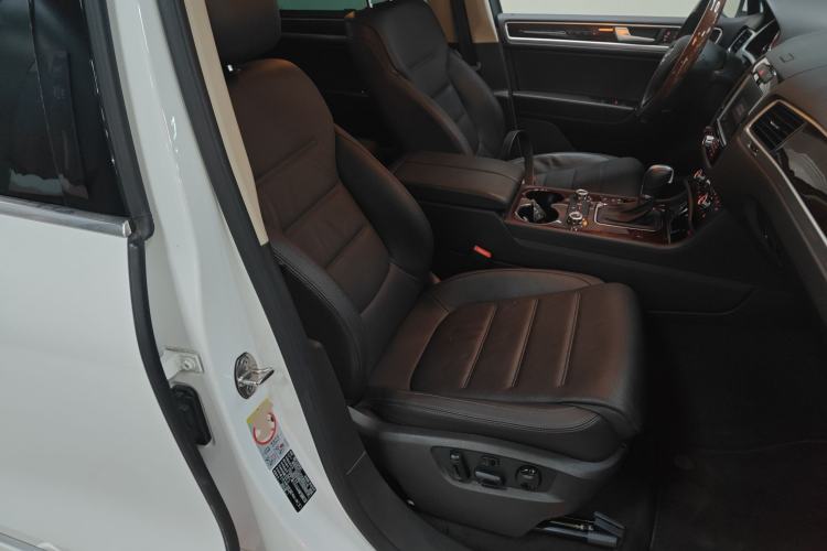 Used Volkswagen Touareg 2015 3.0 TSI High-End Model Right Front Seat