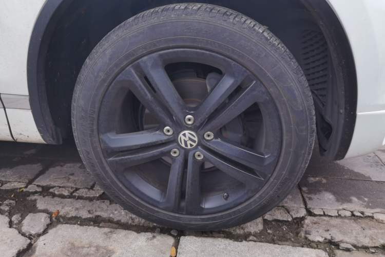 Used Volkswagen Touareg 2015 3.0 TSI Audacious Limited Edition Right Front Wheel Hub