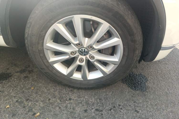 Used Volkswagen Touareg 2015 3.0 TSI Standard Model Right Front Wheel Hub