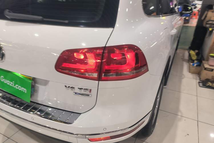 Used Volkswagen Touareg 2015 3.0 TSI Standard Model Right Rear Taillight
