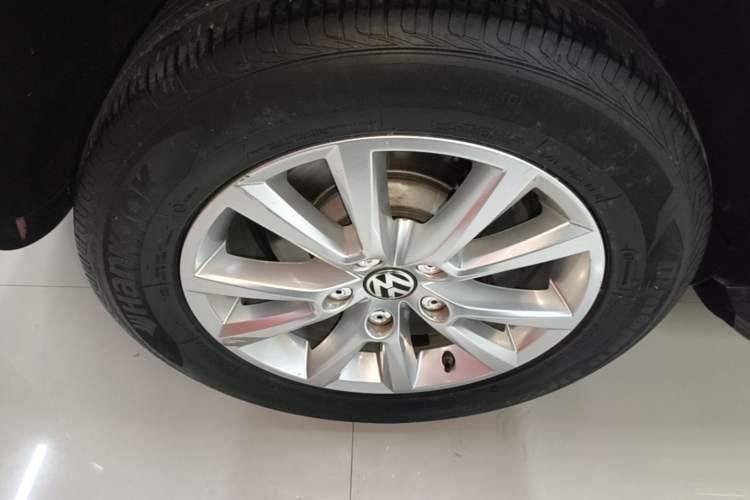 Used Volkswagen Touareg 2015 3.0 TSI Standard Model Right Rear Wheel Hub