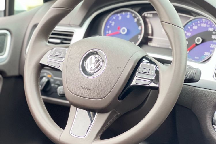 Used Volkswagen Touareg 2015 3.0 TSI High-End Model Steering Wheel