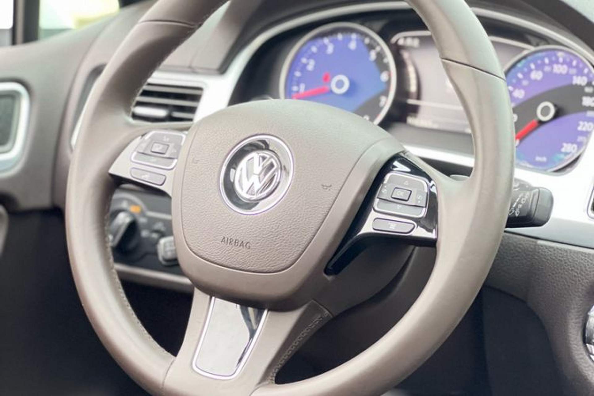 Used Volkswagen Touareg 2015 3.0 TSI High-End Model Steering Wheel