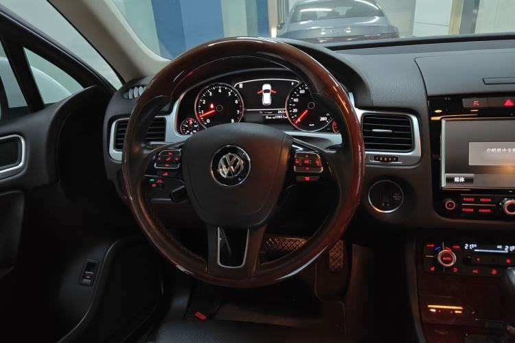Used Volkswagen Touareg 2015 3.0 TSI High-End Model Steering Wheel