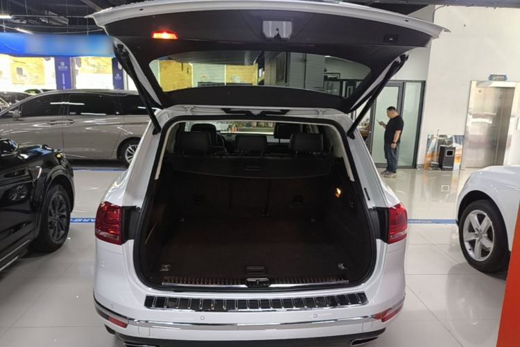 Used Volkswagen Touareg 2015 3.0 TSI Standard Model Trunk