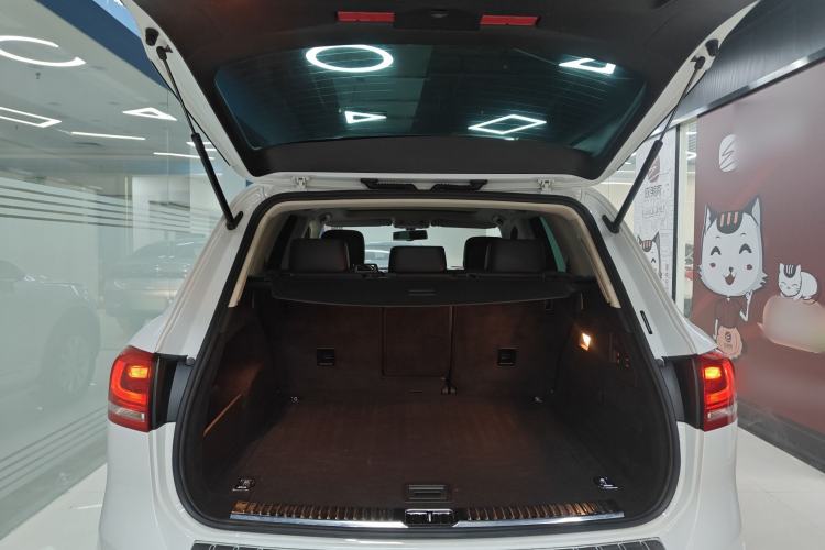 Used Volkswagen Touareg 2015 3.0 TSI High-End Model Trunk