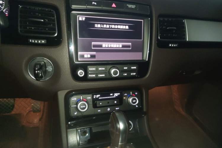 Used Volkswagen Touareg 2016 3.0 TSI Ignis Edition Audio And AC Panel