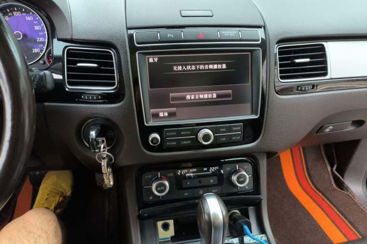 Used Volkswagen Touareg 2016 3.0 TSI Ignis Edition Audio And AC Panel