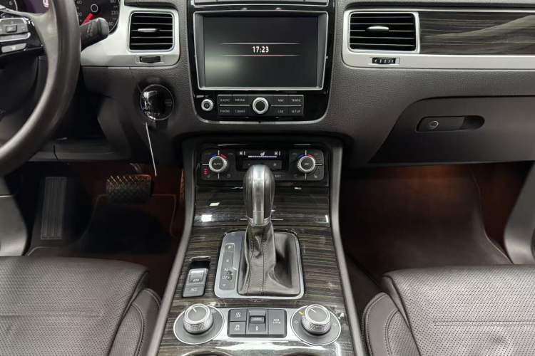 Used Volkswagen Touareg 2016 3.0 TSI High-End Version Audio And AC Panel