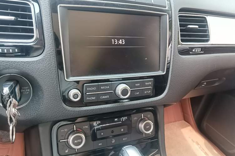 Used Volkswagen Touareg 2016 3.0 TSI Standard Version Audio And AC Panel