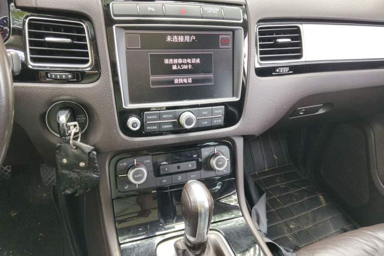 Used Volkswagen Touareg 2016 3.0 TSI Ignis Edition Audio And AC Panel