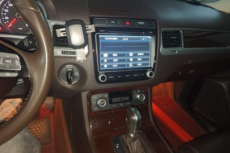 Used Volkswagen Touareg 2016 3.0 TSI Standard Version Audio And AC Panel