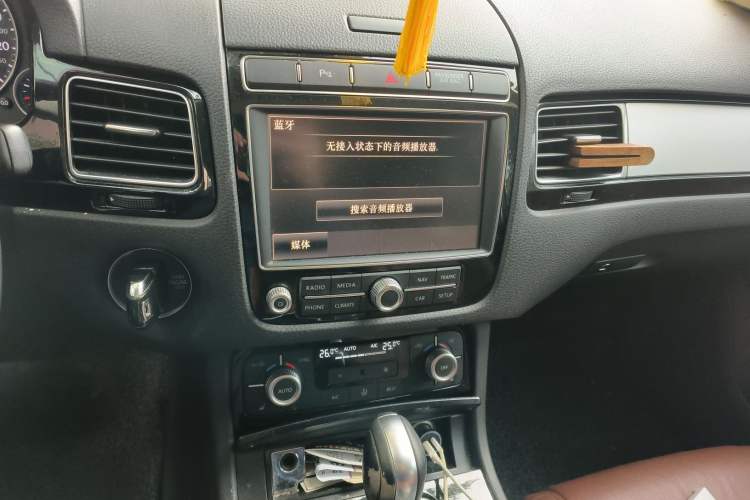 Used Volkswagen Touareg 2016 3.0 TSI Ignis Edition Audio And AC Panel