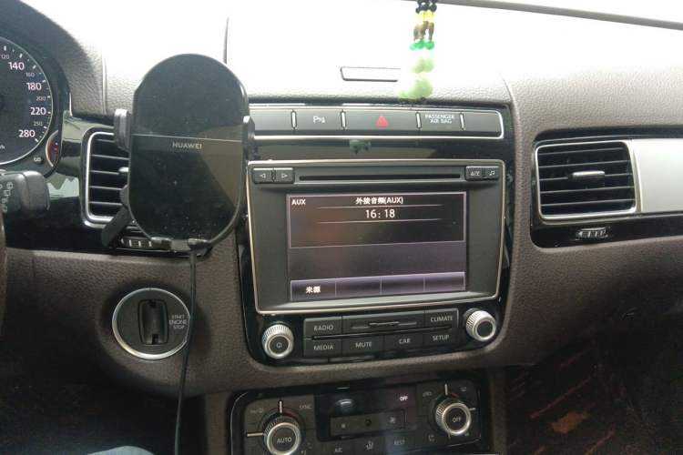 Used Volkswagen Touareg 2016 3.0 TSI Standard Version Audio And AC Panel