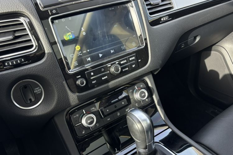 Used Volkswagen Touareg 2016 3.0 TSI Standard Version Audio And AC Panel