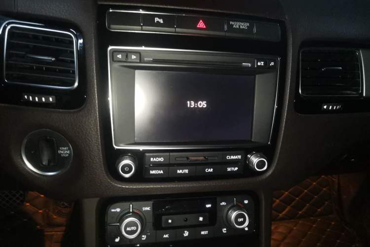 Used Volkswagen Touareg 2016 3.0 TSI Standard Version Audio And AC Panel