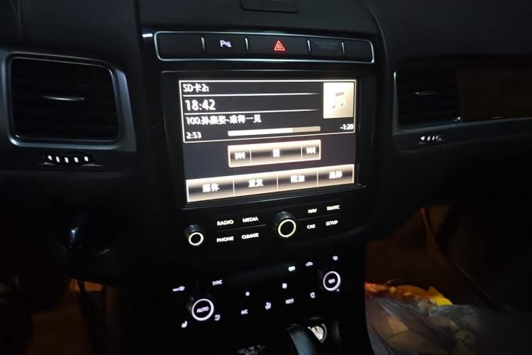 Used Volkswagen Touareg 2016 3.0 TSI Ignis Edition Audio And AC Panel