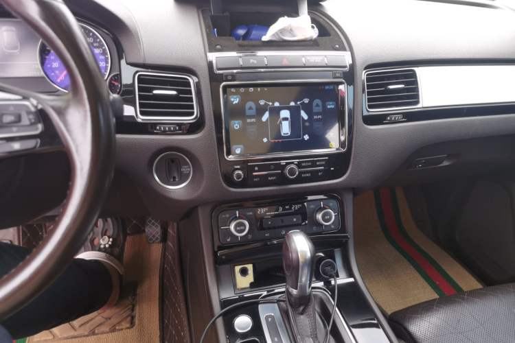 Used Volkswagen Touareg 2016 3.0 TSI Ignis Edition Audio And AC Panel